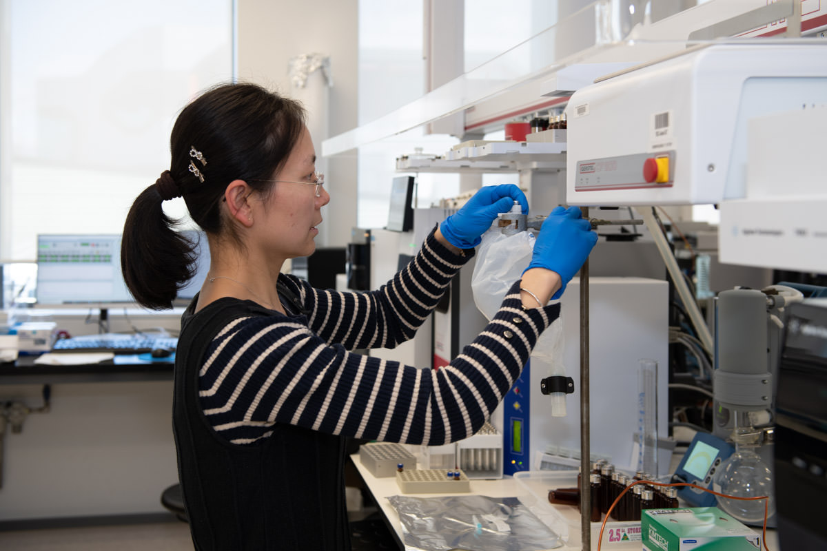 Woman working in the lab